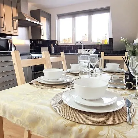 Brand New Luxury * Leeds (West Yorkshire)