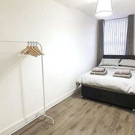 Brand New Luxury Apartment *