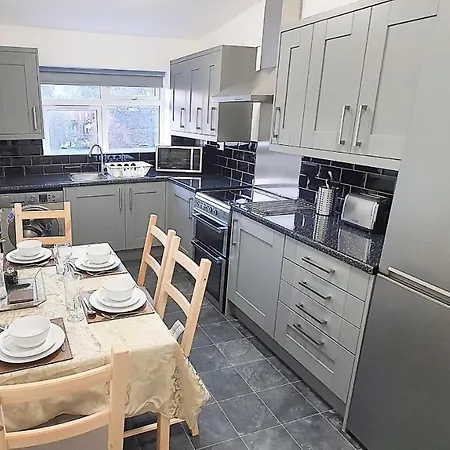 Brand New Luxury * Leeds (West Yorkshire)