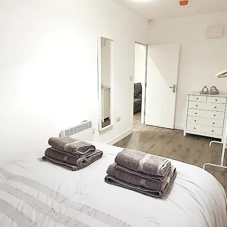 Brand New Luxury * Leeds (West Yorkshire)