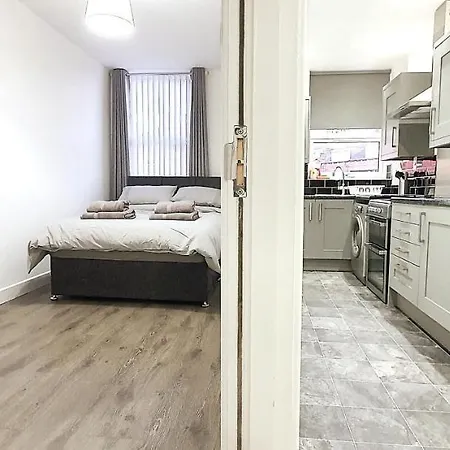 Brand New Luxury * Leeds (West Yorkshire)